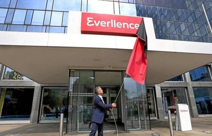 "فولكسفاجن" تتلقى عروضاً من صناديق استثمار لشراء "إيفرلينس"