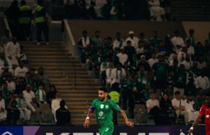 الساحر يدخل تاريخ آسيا