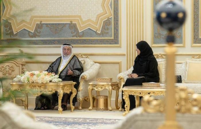 الامارات الان | حاكم الشارقة يطلع على خطط وبرامج وزارة التربية والتعليم | عيون الجزيرة الامارات