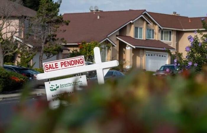 مبيعات المنازل الأمريكية تواصل التراجع في يناير وسط ترقب المشترين