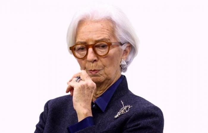 تريث الفيدرالي يدعم الدولار.. وعين اليورو على لاغارد