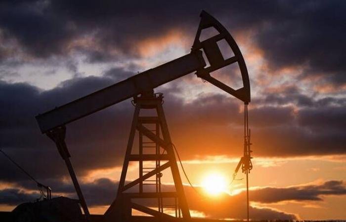 النفط يرتفع لأعلى مستوياته في ستة أشهر مع توترات إيران
