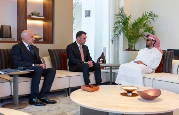 الامارات الان | طحنون بن زايد يلتقي كبير مستشاري الأمن القومي لرئيس وزراء المجر | عيون الجزيرة الامارات