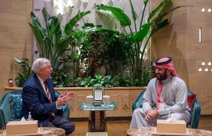 ولي العهد يجتمع مع السيناتور الأمريكي ليندسي جراهام بقصر اليمامة