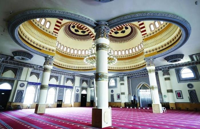 الامارات الان | توزيع 2000 وجبة إفطار يومياً في مسجد الفاروق | عيون الجزيرة الامارات