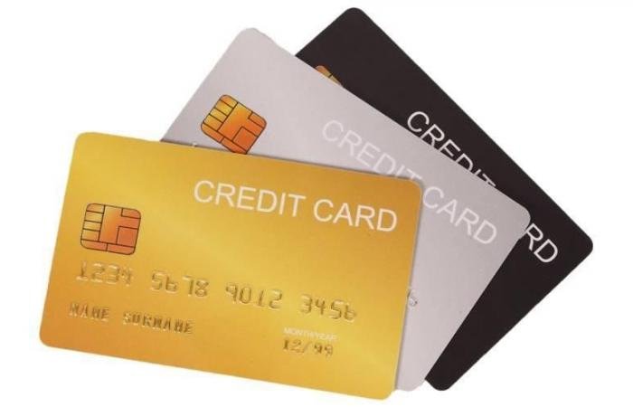 منتجات مصرفية تخفي بطاقات ائتمانية.. والعملاء يتفاجأون بها