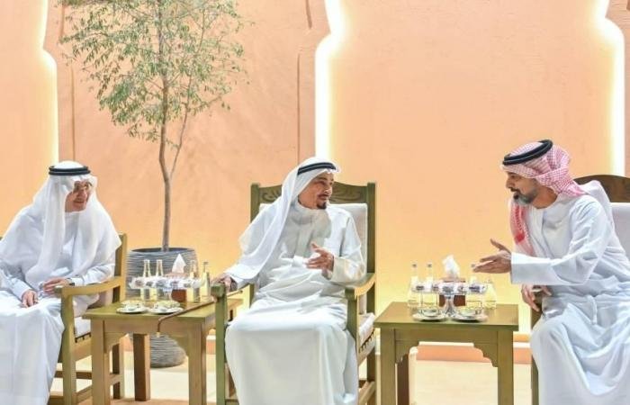 الامارات الان | حاكم عجمان وولي عهده يستقبلان وزير الثقافة والمهنئين بشهر رمضان | عيون الجزيرة الامارات