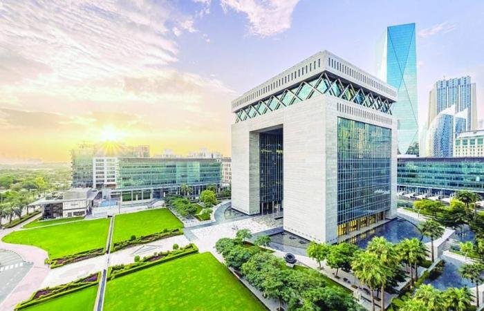 «إي فاينانشال كاريرز»: الانتقال للإمارات مكافأة لكبار المصرفيين