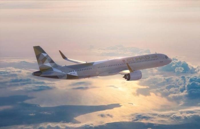 «الاتحاد للطيران» تُلغي مزيداً من الرحلات إلى أمريكا بسبب عاصفة شتوية