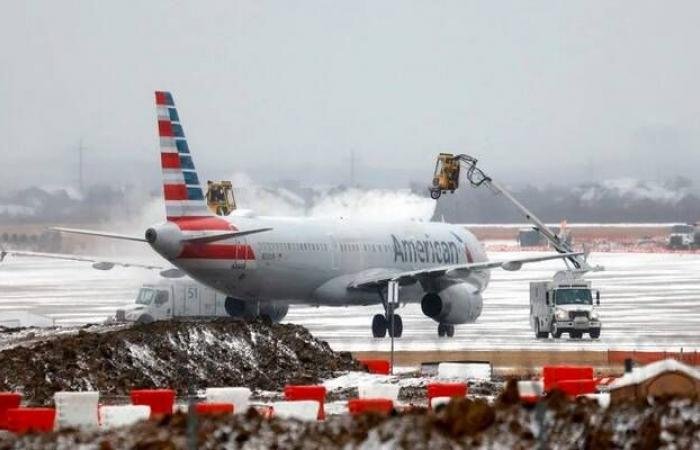 انخفاض أسهم شركات الطيران والسفر بسبب العاصفة الثلجية