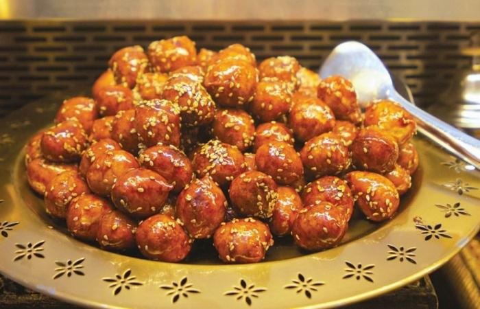 أخبار قطر | موائد رمضانية| اللقيمات بدبس التمر والسمسم | عيون الجزيرة قطر