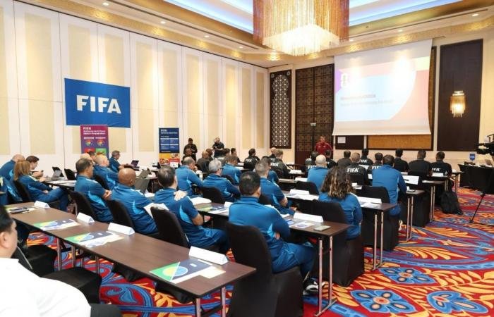 أخبار قطر | انطلاق ندوة "فيفا" للحكام النخبة المرشحين لإدارة مباريات كأس العالم 2026 | عيون الجزيرة قطر