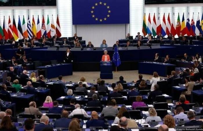 البرلمان الأوروبي يدرس تجميد اتفاقية التجارة مع الولايات المتحدة