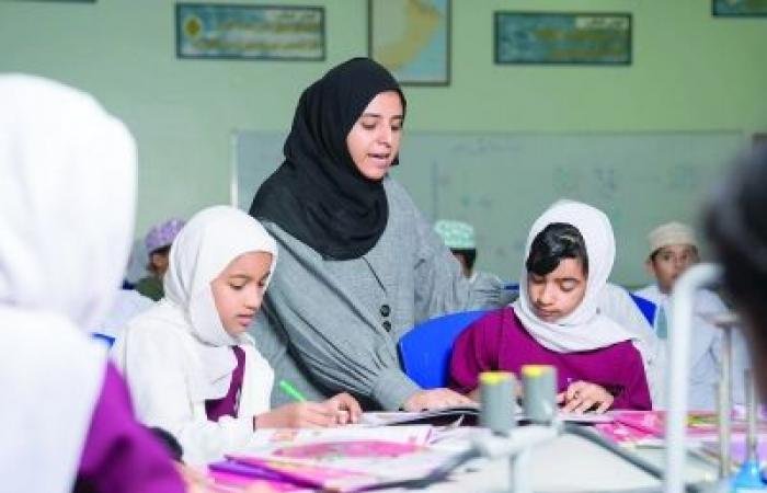 أخبار سلطنة عمان | أكثر من 57 ألف معلم في مختلف مدارس سلطنة عمان | عيون الجزيرة الاخبارية عمان