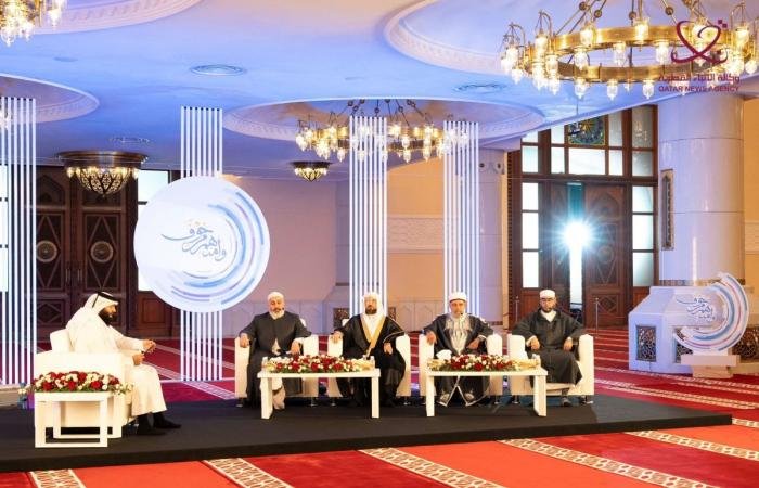 أخبار قطر | برنامج "وآمنهم من خوف" 2026 يناقش في جلسته الأولى أبرز التحديات المعاصرة التي تواجه وحدة الأمة | عيون الجزيرة قطر