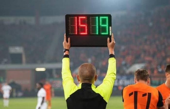 الرياضة الان | أغرب عقوبة.. الطرد المؤقت يصل كرة القدم بسبب الخروج المتأخر | عيون الجزيرة الرياضي