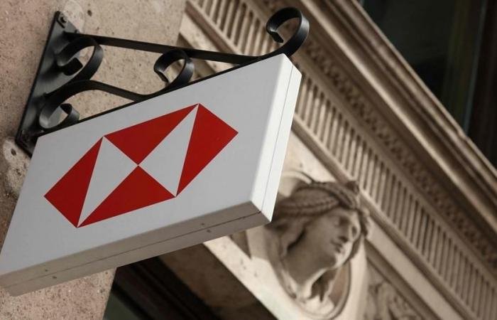 أرباح إتش إس بي سي تتراجع 7.4% إلى 30 مليار دولار في 2025