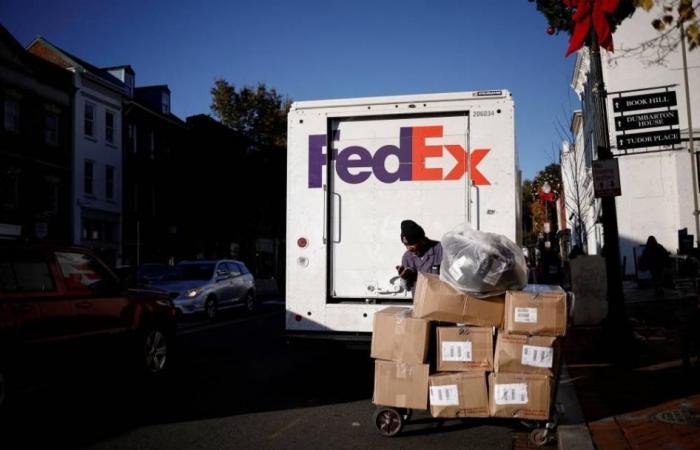 «فيديكس» تقاضي أمريكا لاسترداد الرسوم الجمركية