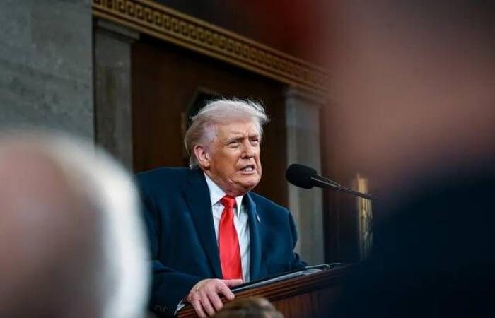 ترامب يخفف حدة انتقاداته للمحكمة العليا في خطاب حالة الاتحاد