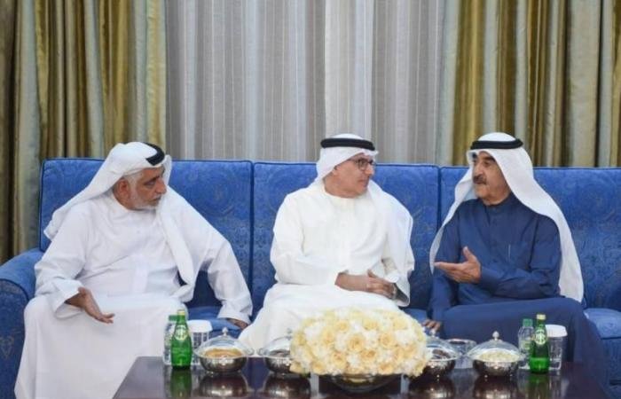 الامارات الان | حاكم أم القيوين يستقبل وزير الموارد البشرية وجموع المهنئين بشهر رمضان | عيون الجزيرة الامارات