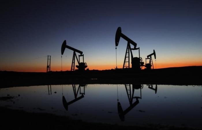 الاضطرابات ‌الجيوسياسية تدعم النفط قرب أعلى مستوياته في 7 أشهر