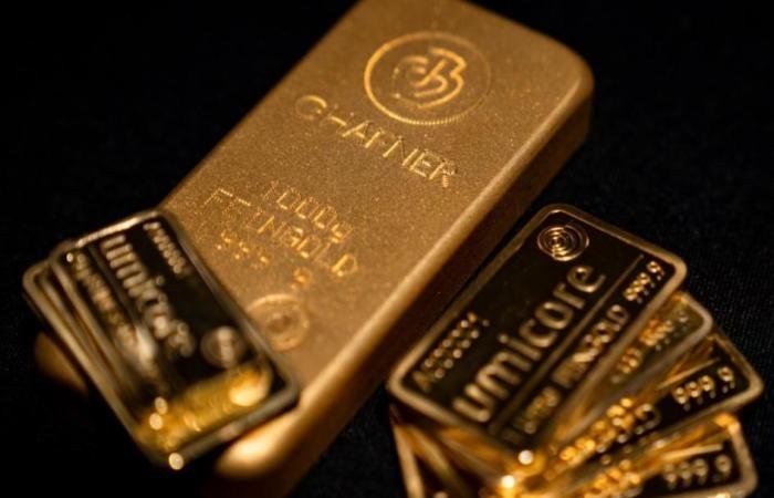 الذهب يرتفع مجدداً قرب 5200 دولار.. والفضة عند 89.7 دولار