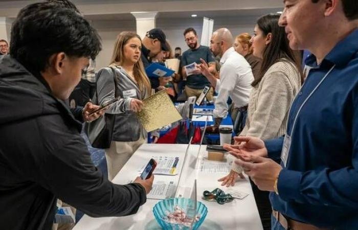 طلبات إعانة البطالة الأمريكية ترتفع إلى 212 ألفاً بأسبوع العطلات