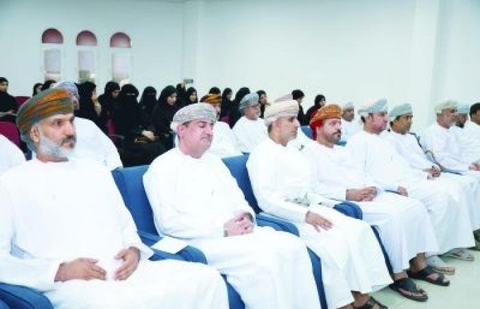 أخبار سلطنة عمان | تكريم 54 معلماً ومعلمة بشناص | عيون الجزيرة الاخبارية عمان