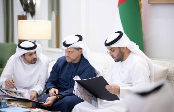 الامارات الان | حمدان بن زايد لوفد البلديات: تنفيذ المشاريع وفق أعلى المعايير | عيون الجزيرة الامارات