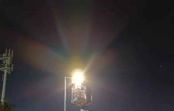 الامارات الان | «كهرباء الشارقة» تركّب 4359 عمود إنارة خلال 2025 | عيون الجزيرة الامارات