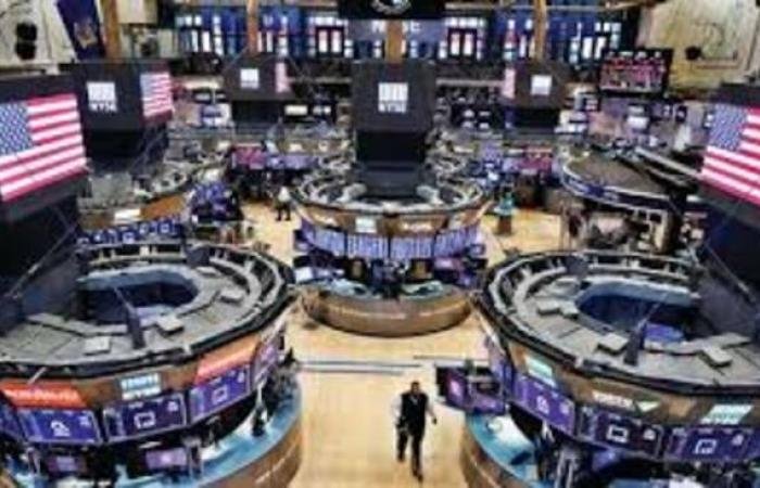 العقود الآجلة للأسهم الأمريكية تتراجع