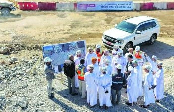 أخبار سلطنة عمان | الأهالي: طريق جبل شمس ركيزة لتطوير المشاريع التنموية و يعزز الموقع الاستراتيجي | عيون الجزيرة الاخبارية عمان