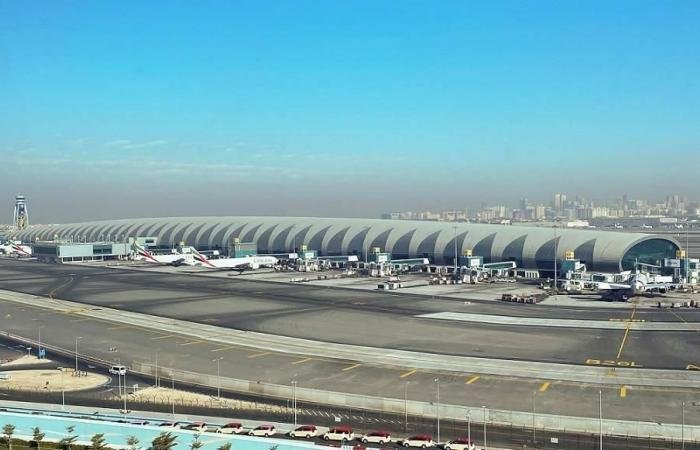 مطارات دبي تعلن تعليق جميع الرحلات الجوية حتى إشعار آخر