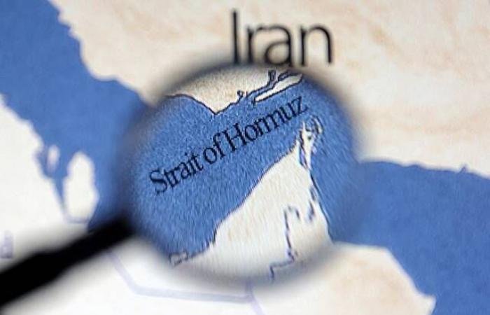 وكالة: الحرس الثوري الإيراني يمنع مرور السفن في مضيق هرمز