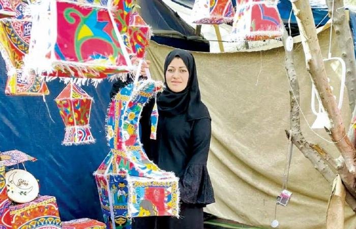 أخبار قطر | فلسطينية تحول خشب المساعدات إلى مبادرات خيرية | عيون الجزيرة قطر