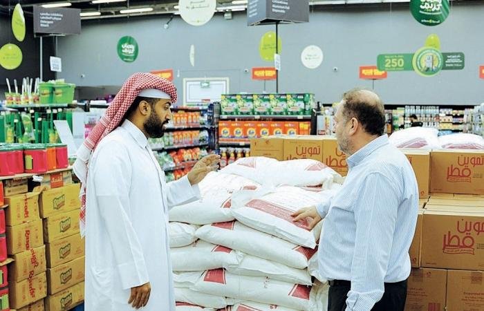 تداول واقتصاد | التجارة: فتح 33 فرعاً لمنافذ البيع على مدار 24 ساعة | عيون الجزيرة مال واقتصاد