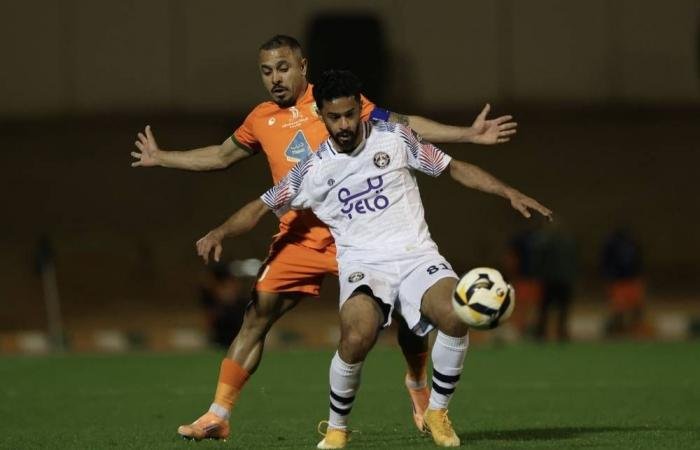 5 صامدين في Yelo