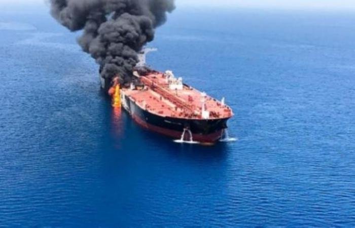 مقتل أحد أفراد طاقم ناقلة نفط تعرضت لهجوم قبالة سواحل سلطنة عُمان | عيون الجزيرة