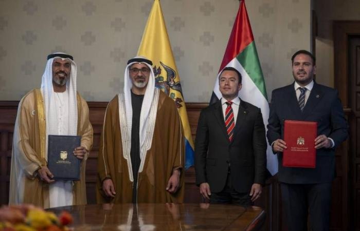 الامارات الان | رئيس الإكوادور يمنح خالد بن محمد بن زايد وسام الاستحقاق الوطني | عيون الجزيرة الامارات