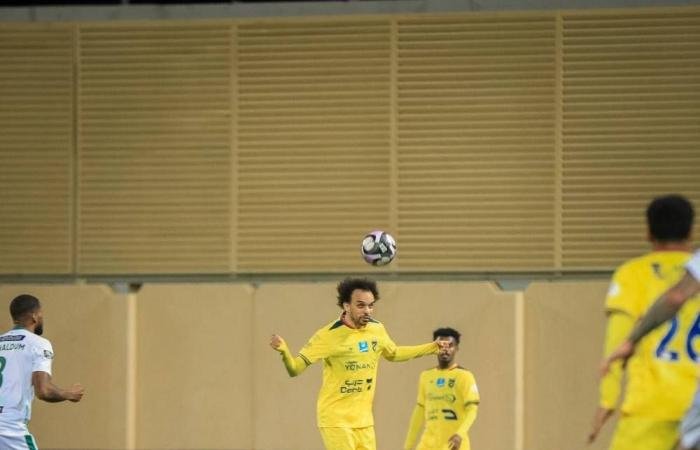 رأسية مارتينيز تنضم للتاريخية