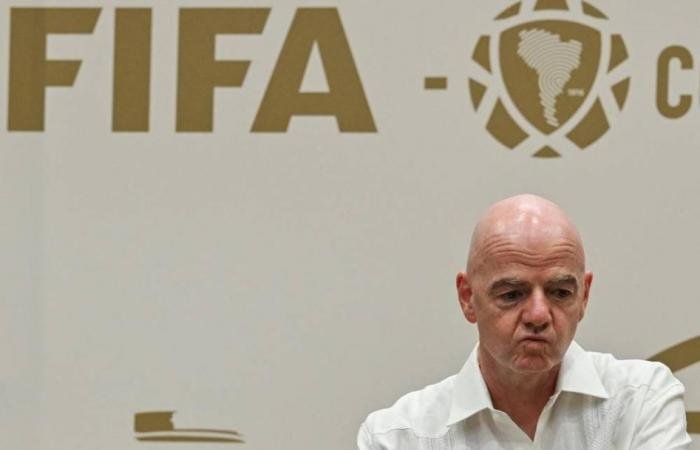 الرياضة الان | رئيس«فيفا» يطالب بطرد أي لاعب يغطي فمه | عيون الجزيرة الرياضي