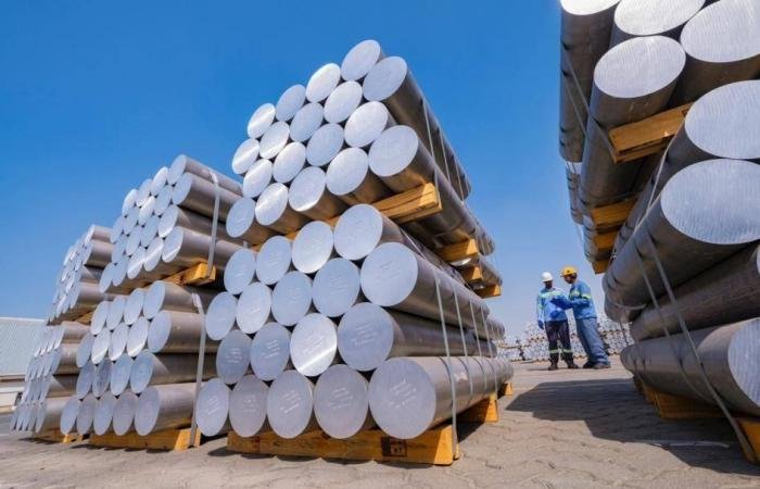 «الامارات للألمنيوم» تتجه للمخزون الخارجي تجنباً لتأخر الشحن