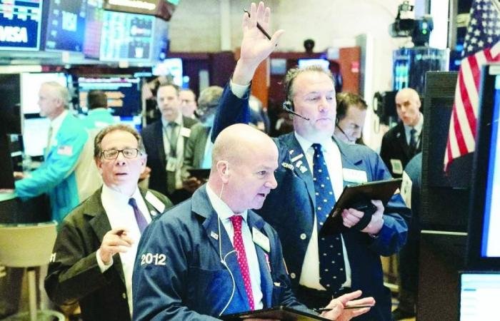 تراجع حاد للأسهم الأمريكية.. والذهب يهوي 5% والفضة 11%