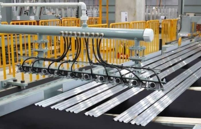 ضرب إيران يشعل مخاوف الألمنيوم