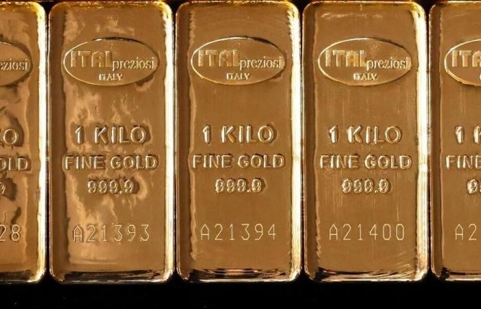 الذهب يواصل مكاسبه قرب 5400 دولار.. والفضة عند 90 دولاراً