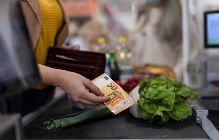 نشاط الخدمات في منطقة اليورو يتوسع بوتيرة أسرع في فبراير