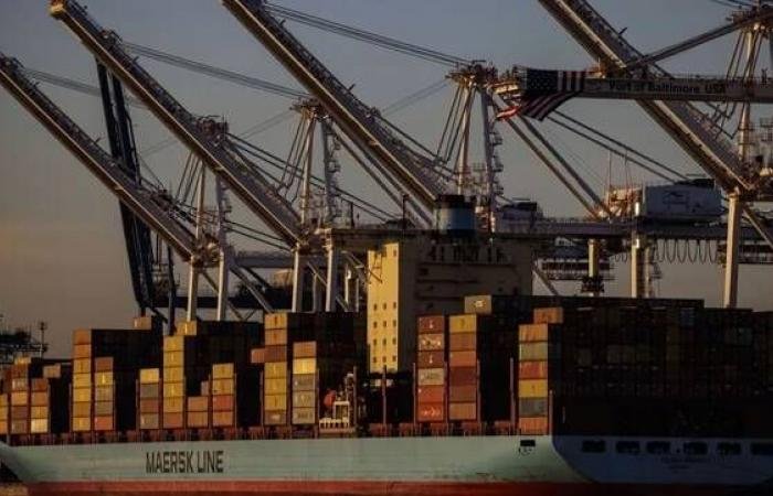 "ميرسك" تعلّق حجوزات الشحن في عدة موانئ خليجية والعراق