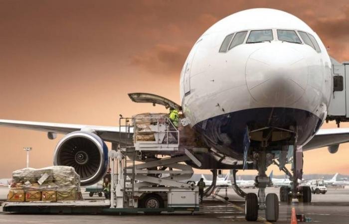 22 % تراجعاً في سعة الشحن الجوي العالمي بسبب الحرب