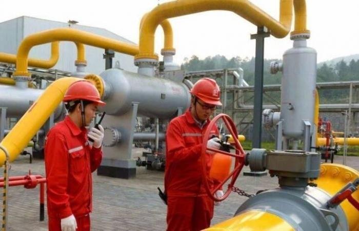 الصين تطلب من شركات تكرير النفط تعليق صادراتها