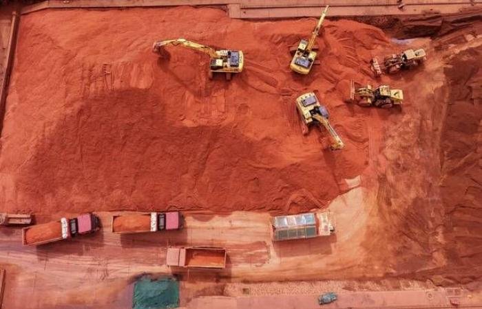 ارتفاع أسعار خام الحديد مع تعهد بكين بدعم قطاع الصلب